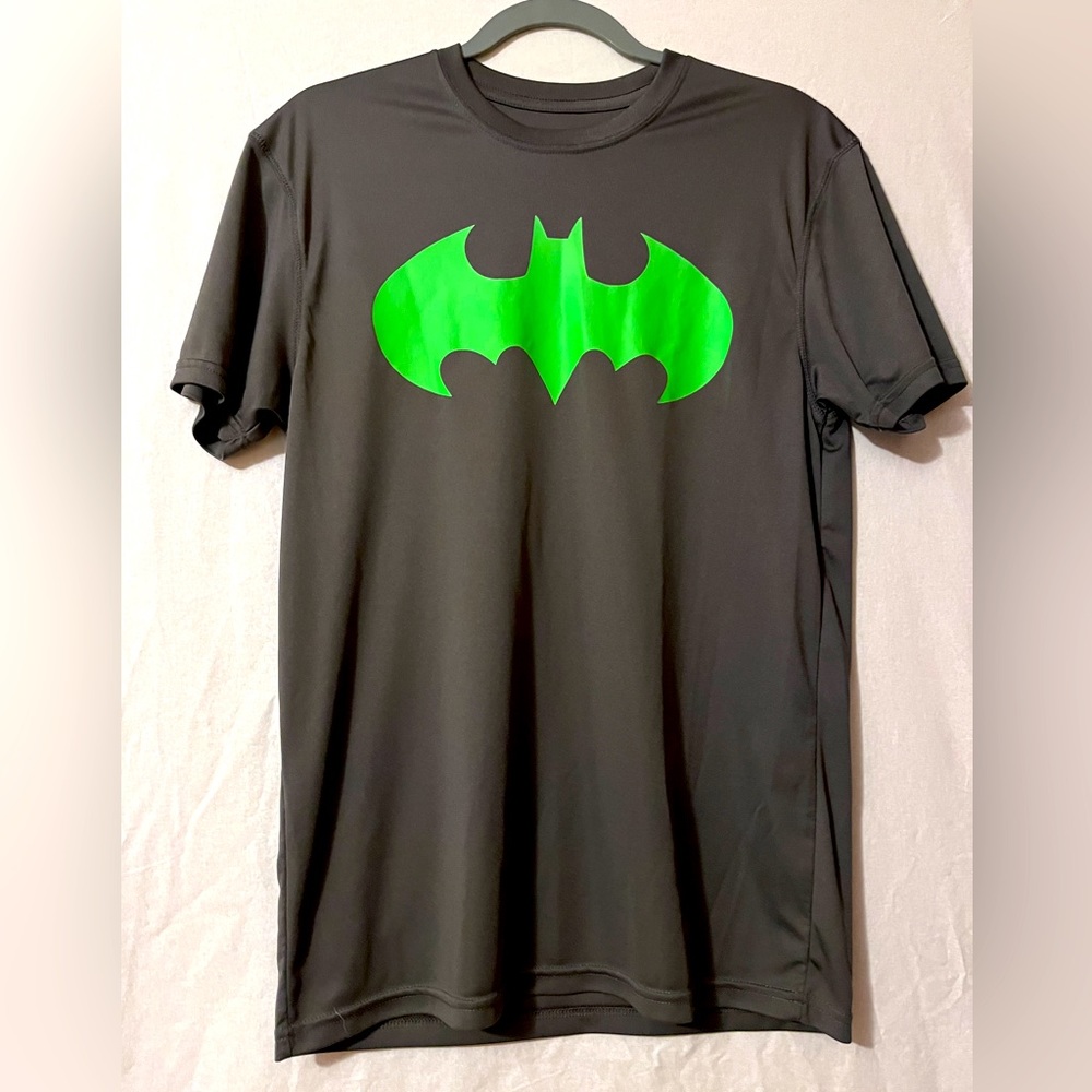 Batman Gray Men’s Medium Short Sleeve Tee 💚
